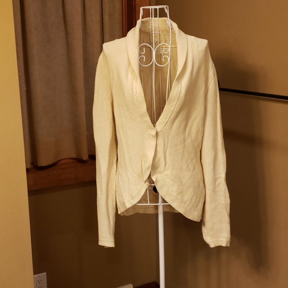 Cream colored sweater/blazer/cardigan